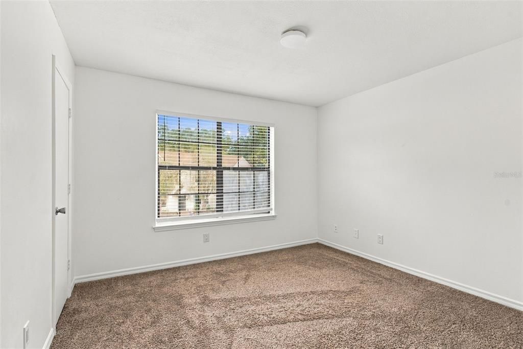 For Sale: $165,000 (2 beds, 1 baths, 896 Square Feet)