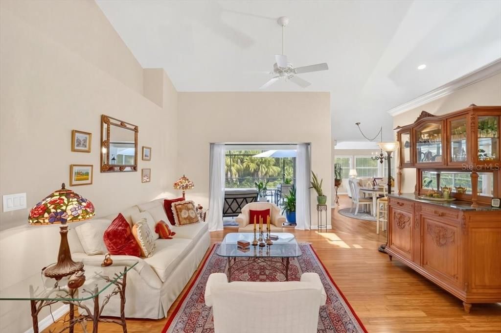 For Sale: $585,000 (3 beds, 2 baths, 2117 Square Feet)
