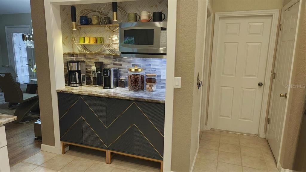 En Venta: $374,900 (3 camas, 3 baños, 2001 Pies cuadrados)