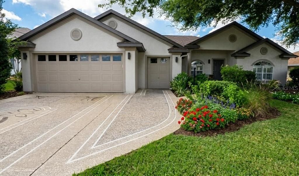 En Venta: $374,900 (3 camas, 3 baños, 2001 Pies cuadrados)