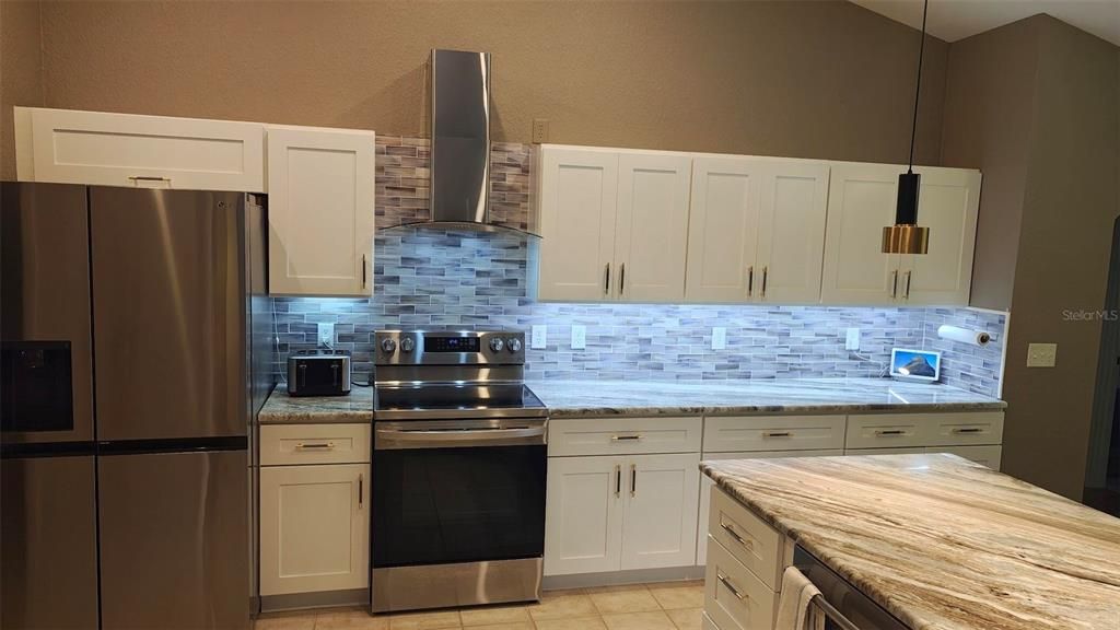 En Venta: $374,900 (3 camas, 3 baños, 2001 Pies cuadrados)