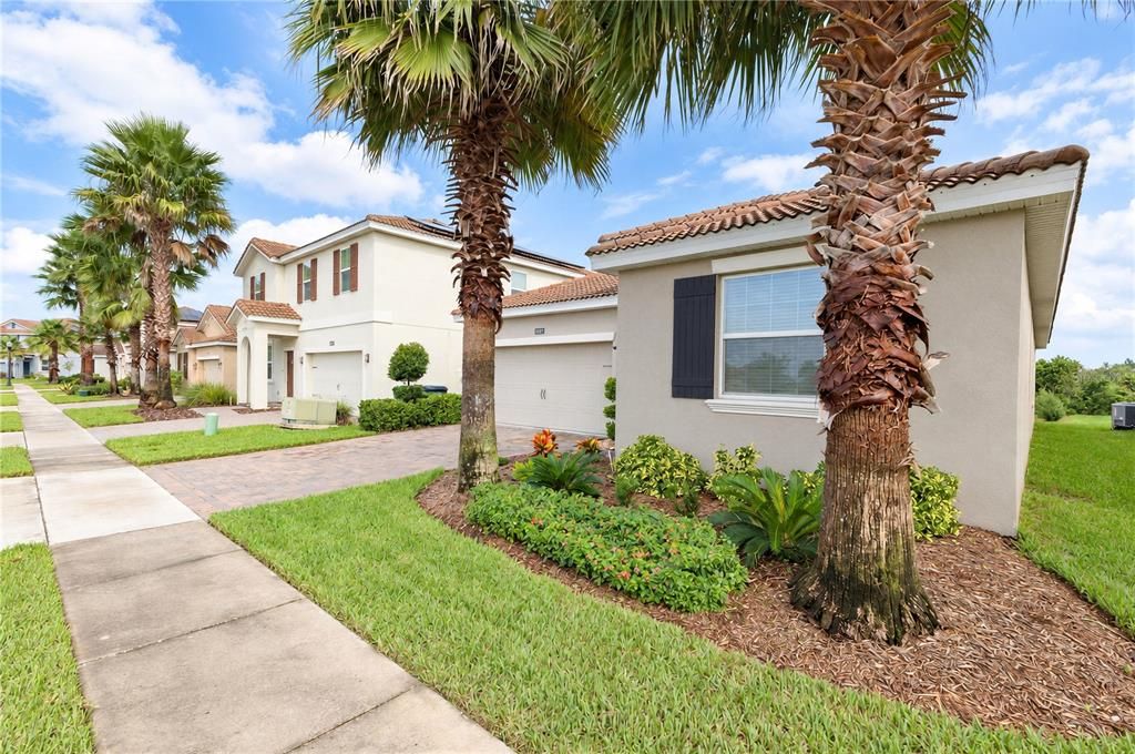 For Sale: $359,900 (4 beds, 2 baths, 1939 Square Feet)