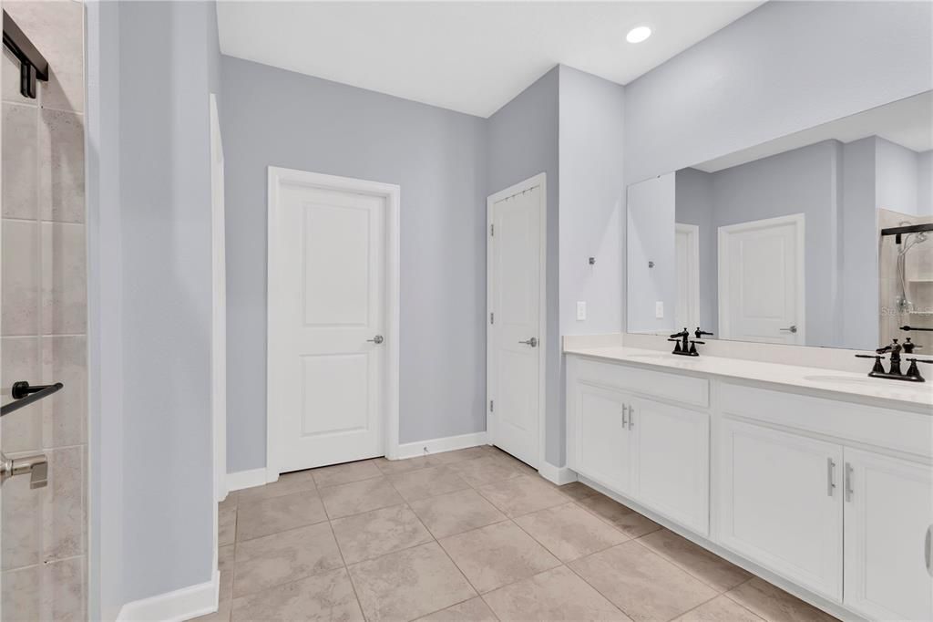 For Sale: $359,900 (4 beds, 2 baths, 1939 Square Feet)