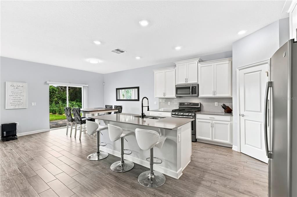 For Sale: $359,900 (4 beds, 2 baths, 1939 Square Feet)