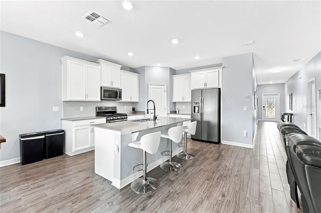 For Sale: $359,900 (4 beds, 2 baths, 1939 Square Feet)