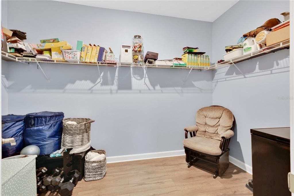 For Sale: $359,900 (4 beds, 2 baths, 1939 Square Feet)
