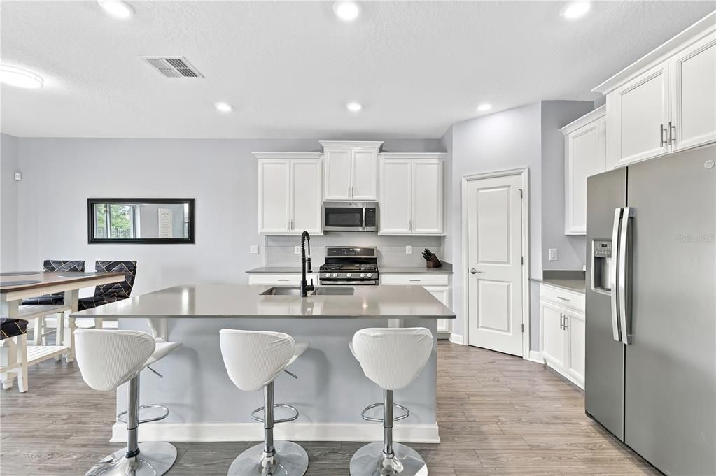For Sale: $359,900 (4 beds, 2 baths, 1939 Square Feet)