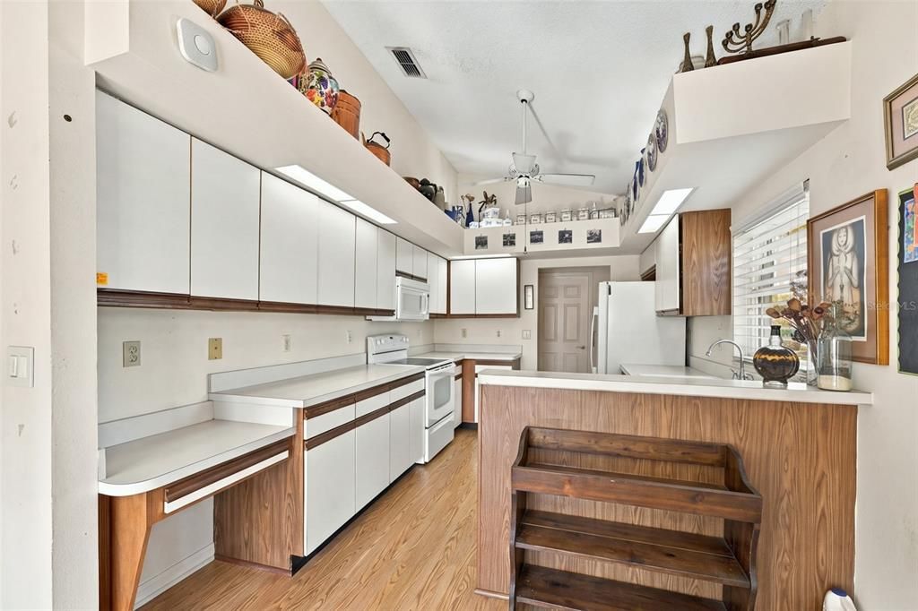 На продажу: $258,900 (2 спален, 2 ванн, 1782 Квадратных фут)