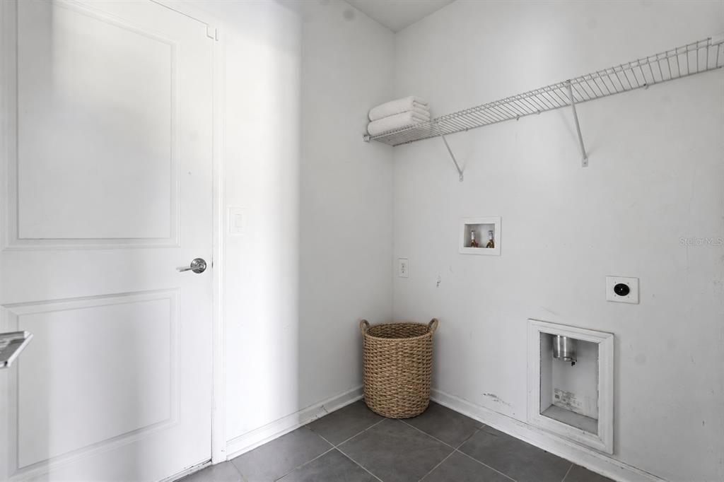 En Venta: $339,000 (5 camas, 2 baños, 2430 Pies cuadrados)