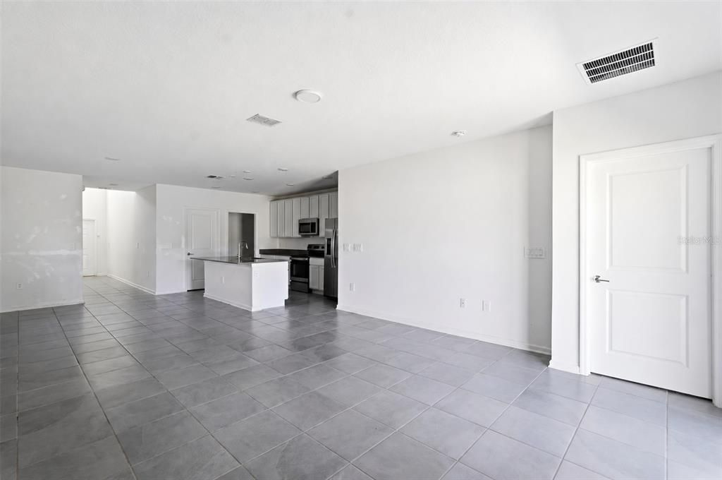En Venta: $339,000 (5 camas, 2 baños, 2430 Pies cuadrados)