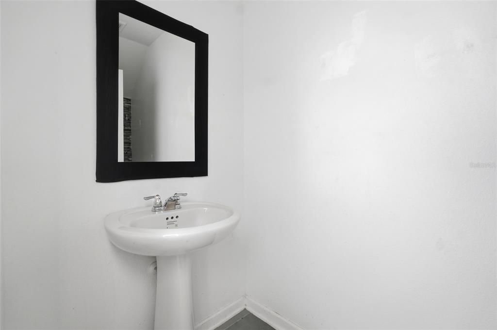 En Venta: $339,000 (5 camas, 2 baños, 2430 Pies cuadrados)