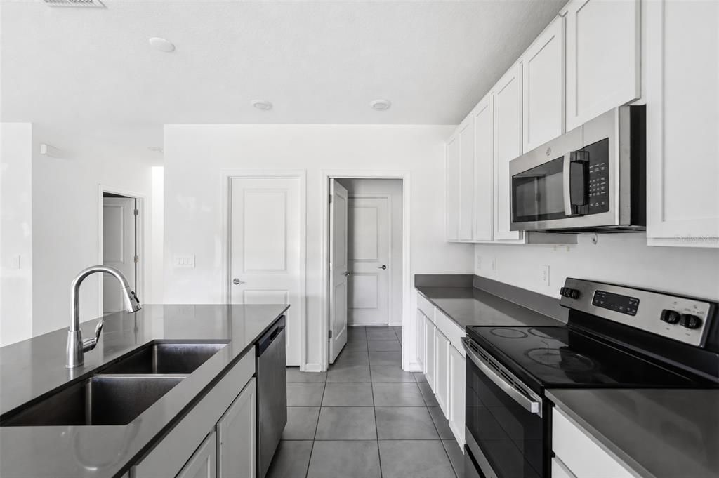 En Venta: $339,000 (5 camas, 2 baños, 2430 Pies cuadrados)