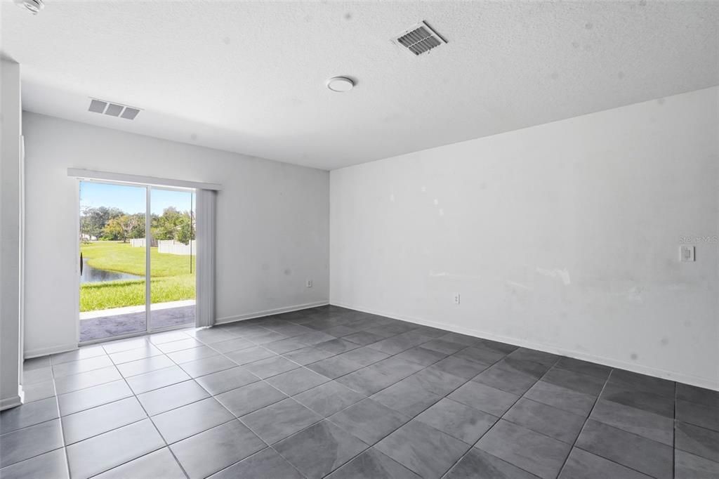 En Venta: $339,000 (5 camas, 2 baños, 2430 Pies cuadrados)