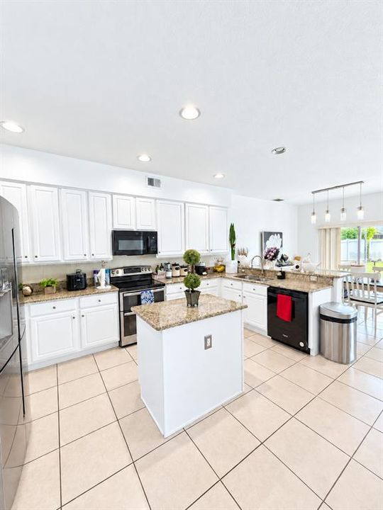 En Venta: $749,000 (5 camas, 3 baños, 3673 Pies cuadrados)