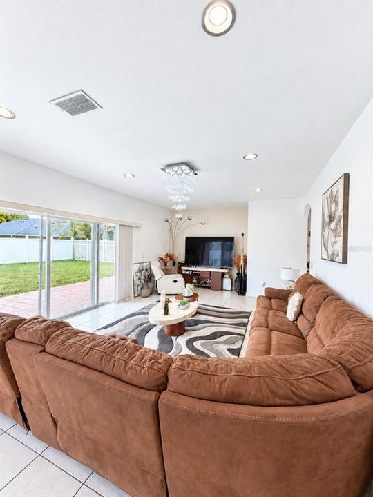 En Venta: $749,000 (5 camas, 3 baños, 3673 Pies cuadrados)
