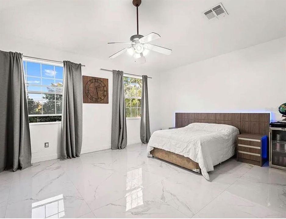 En Venta: $749,000 (5 camas, 3 baños, 3673 Pies cuadrados)