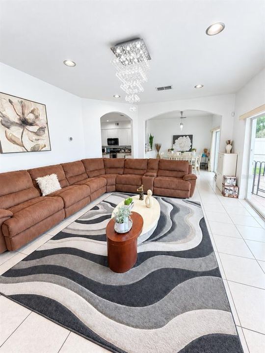 En Venta: $749,000 (5 camas, 3 baños, 3673 Pies cuadrados)