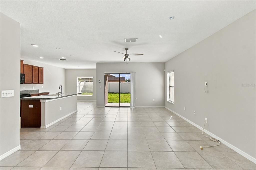 En Venta: $385,000 (4 camas, 2 baños, 2109 Pies cuadrados)