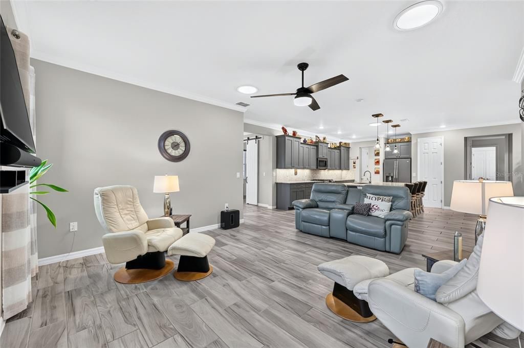 For Sale: $398,900 (2 beds, 2 baths, 2297 Square Feet)