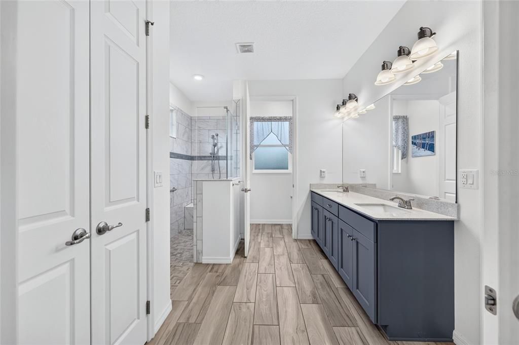 For Sale: $398,900 (2 beds, 2 baths, 2297 Square Feet)