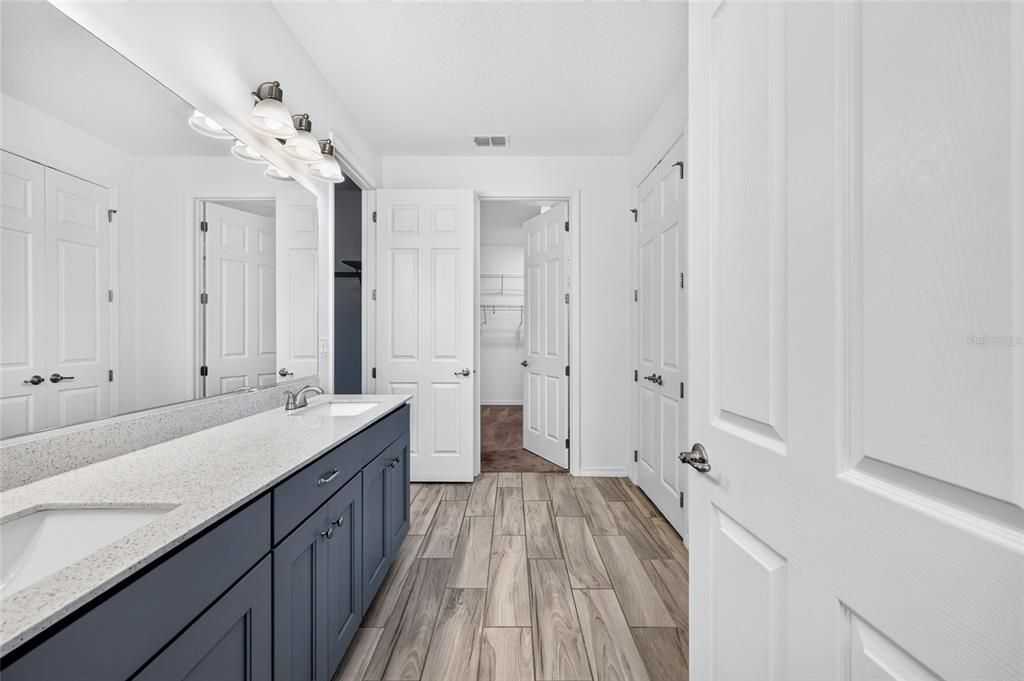For Sale: $398,900 (2 beds, 2 baths, 2297 Square Feet)