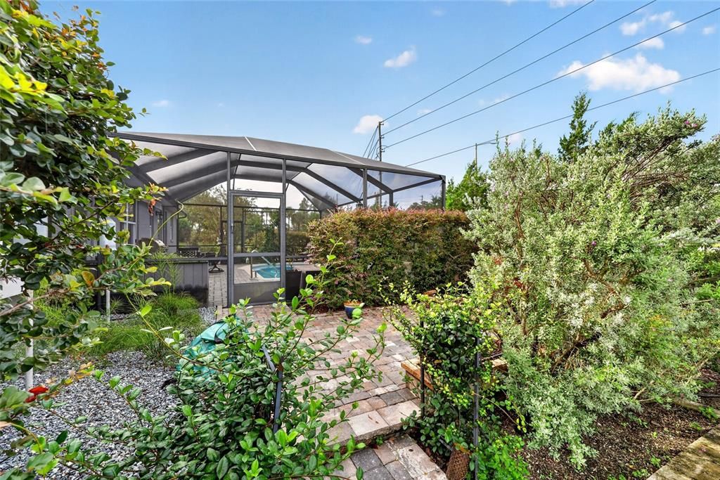 For Sale: $398,900 (2 beds, 2 baths, 2297 Square Feet)