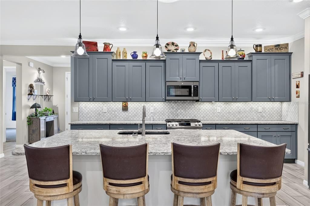 For Sale: $398,900 (2 beds, 2 baths, 2297 Square Feet)