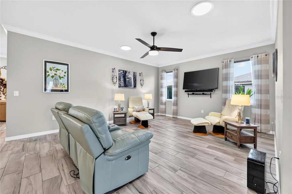 For Sale: $398,900 (2 beds, 2 baths, 2297 Square Feet)