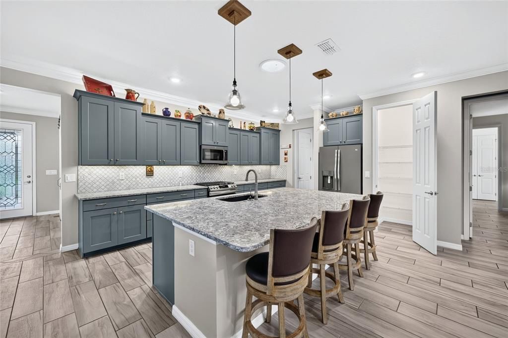For Sale: $398,900 (2 beds, 2 baths, 2297 Square Feet)