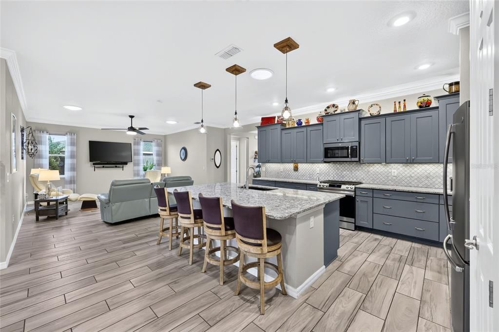 For Sale: $398,900 (2 beds, 2 baths, 2297 Square Feet)