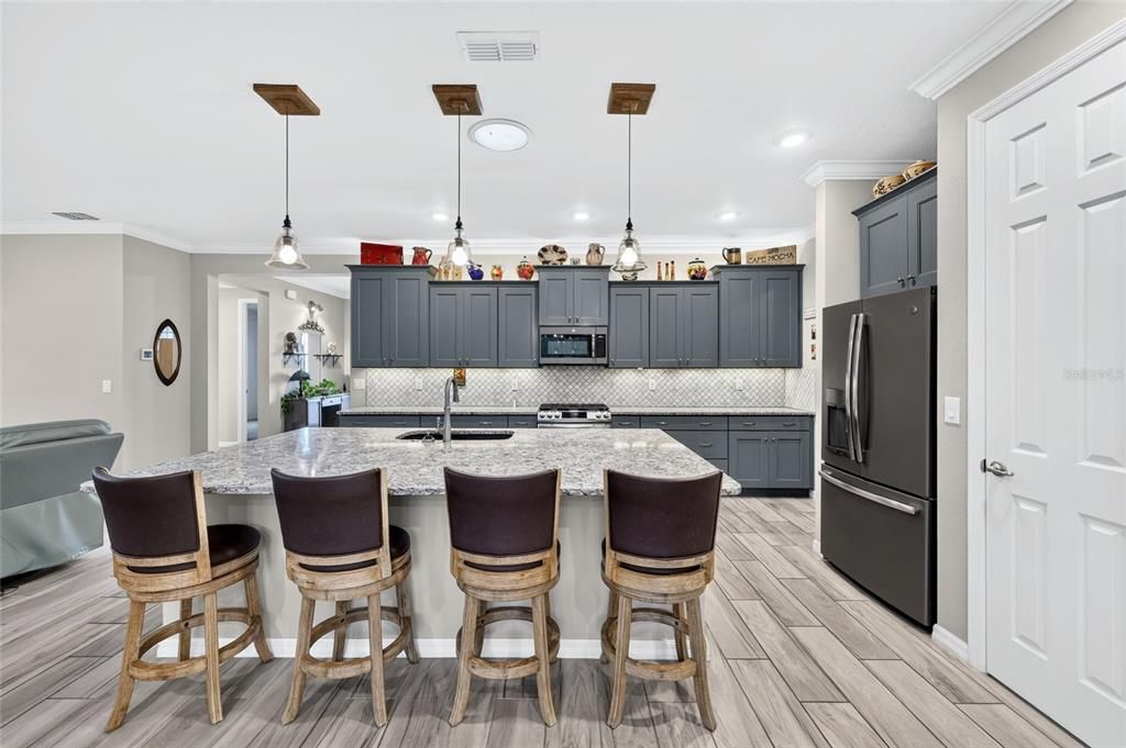 For Sale: $398,900 (2 beds, 2 baths, 2297 Square Feet)