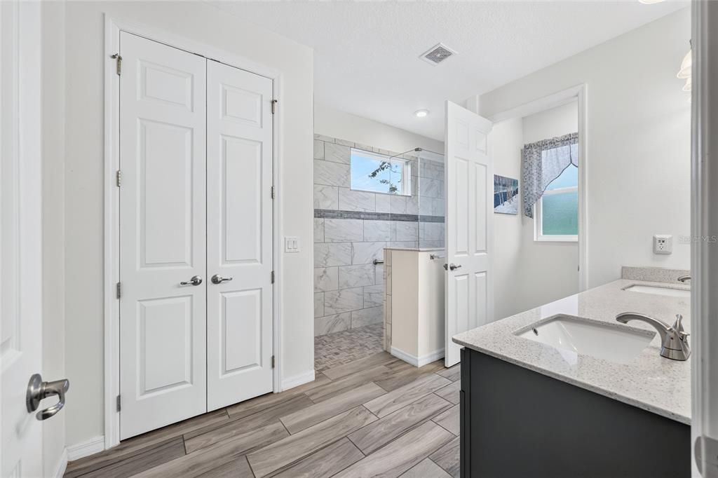 For Sale: $398,900 (2 beds, 2 baths, 2297 Square Feet)