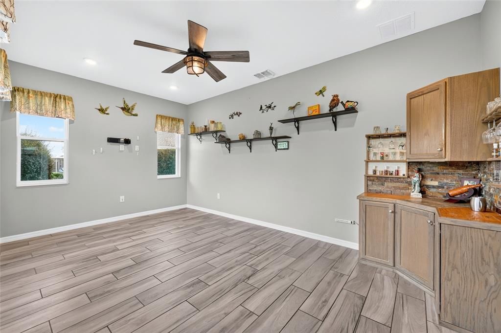 For Sale: $398,900 (2 beds, 2 baths, 2297 Square Feet)