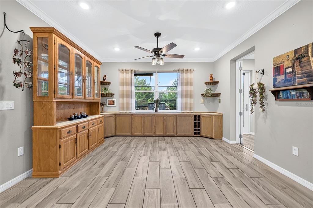 For Sale: $398,900 (2 beds, 2 baths, 2297 Square Feet)