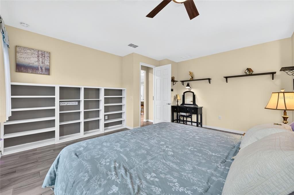 For Sale: $398,900 (2 beds, 2 baths, 2297 Square Feet)