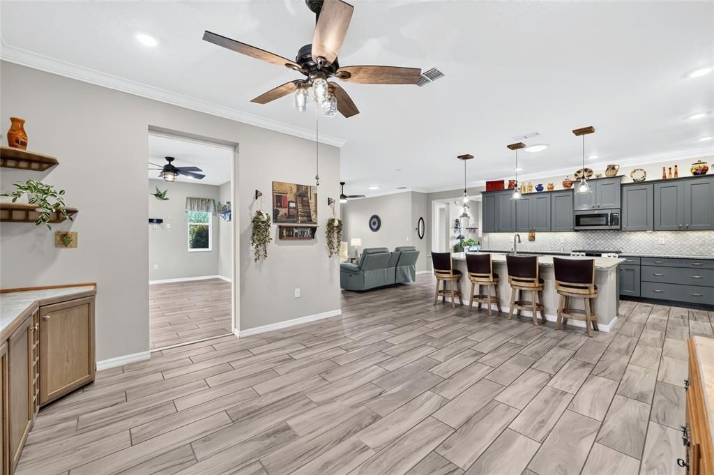 For Sale: $398,900 (2 beds, 2 baths, 2297 Square Feet)