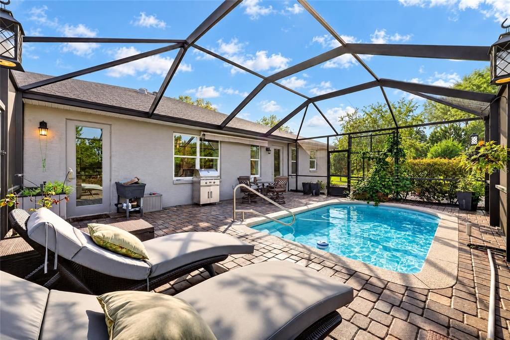 For Sale: $398,900 (2 beds, 2 baths, 2297 Square Feet)