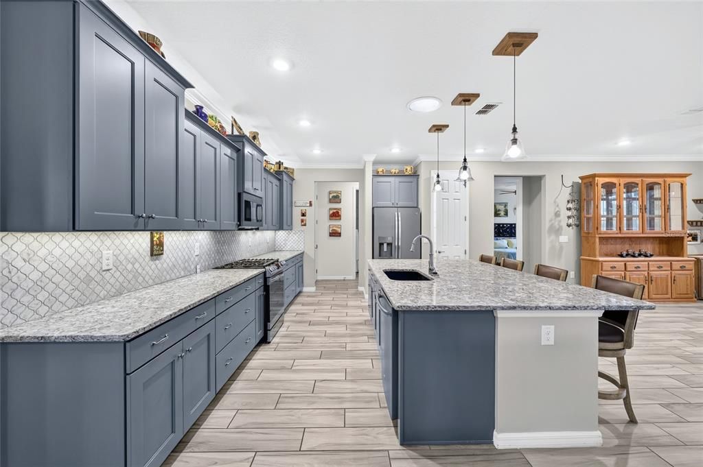 For Sale: $398,900 (2 beds, 2 baths, 2297 Square Feet)