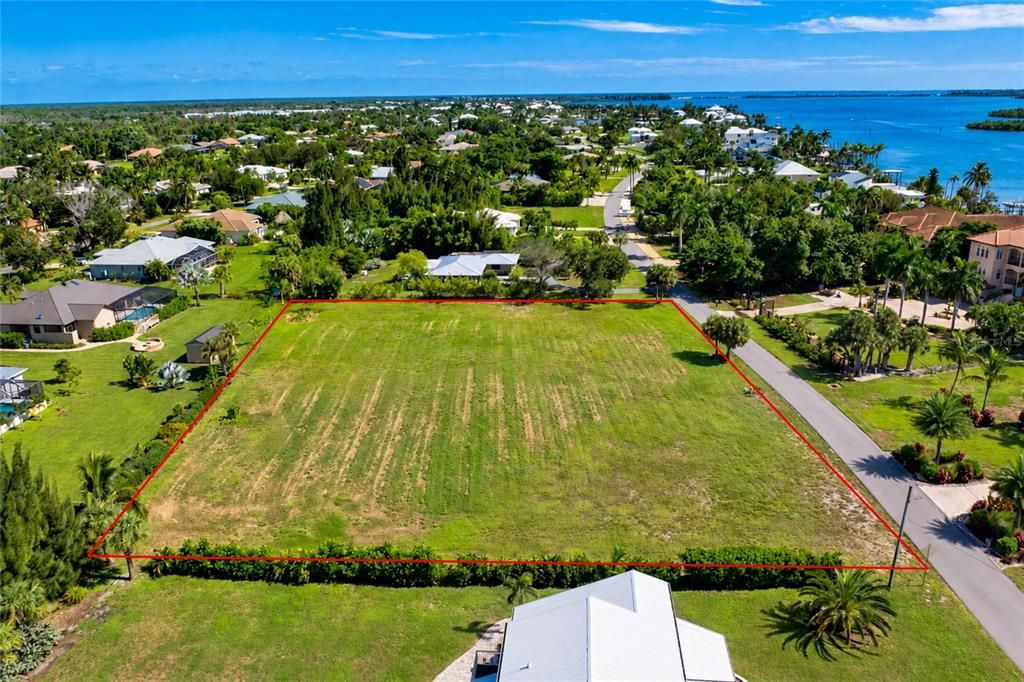 待售: $365,000 (1.20 acres)