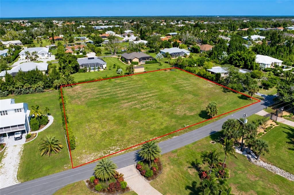 待售: $365,000 (1.20 acres)