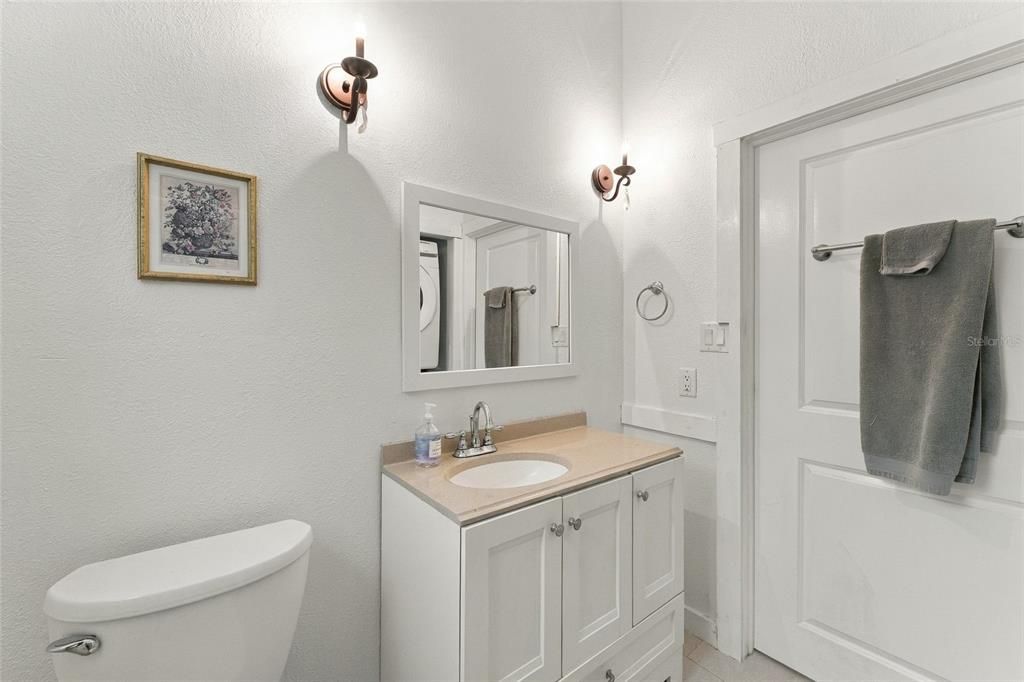 На продажу: $399,000 (2 спален, 2 ванн, 1054 Квадратных фут)