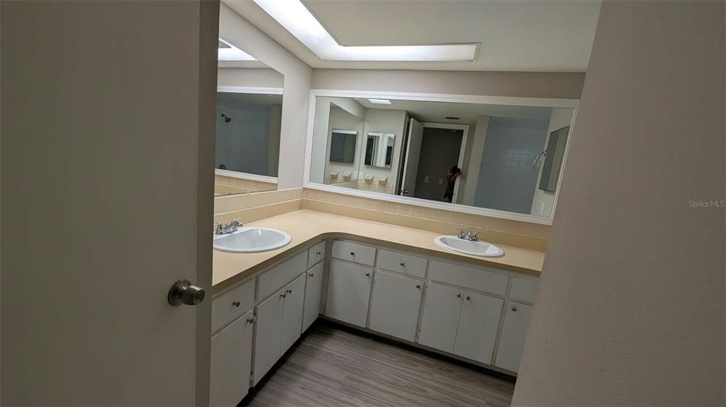На продажу: $389,900 (4 спален, 2 ванн, 1994 Квадратных фут)