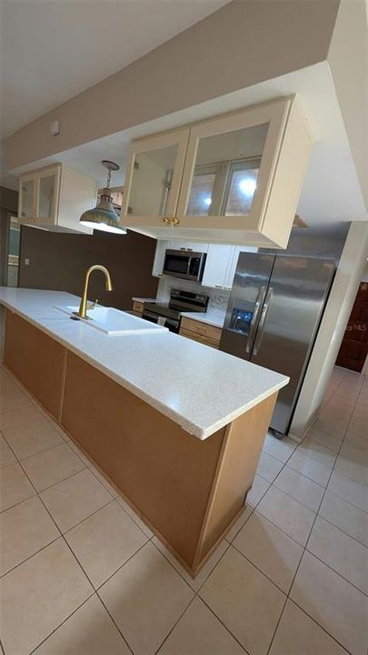 На продажу: $389,900 (4 спален, 2 ванн, 1994 Квадратных фут)