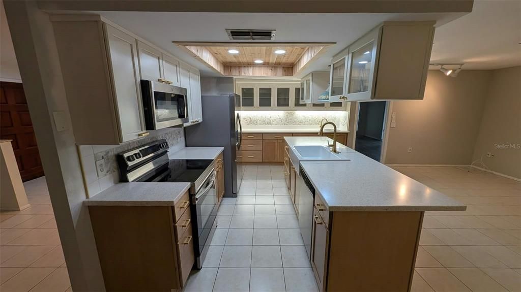 На продажу: $389,900 (4 спален, 2 ванн, 1994 Квадратных фут)