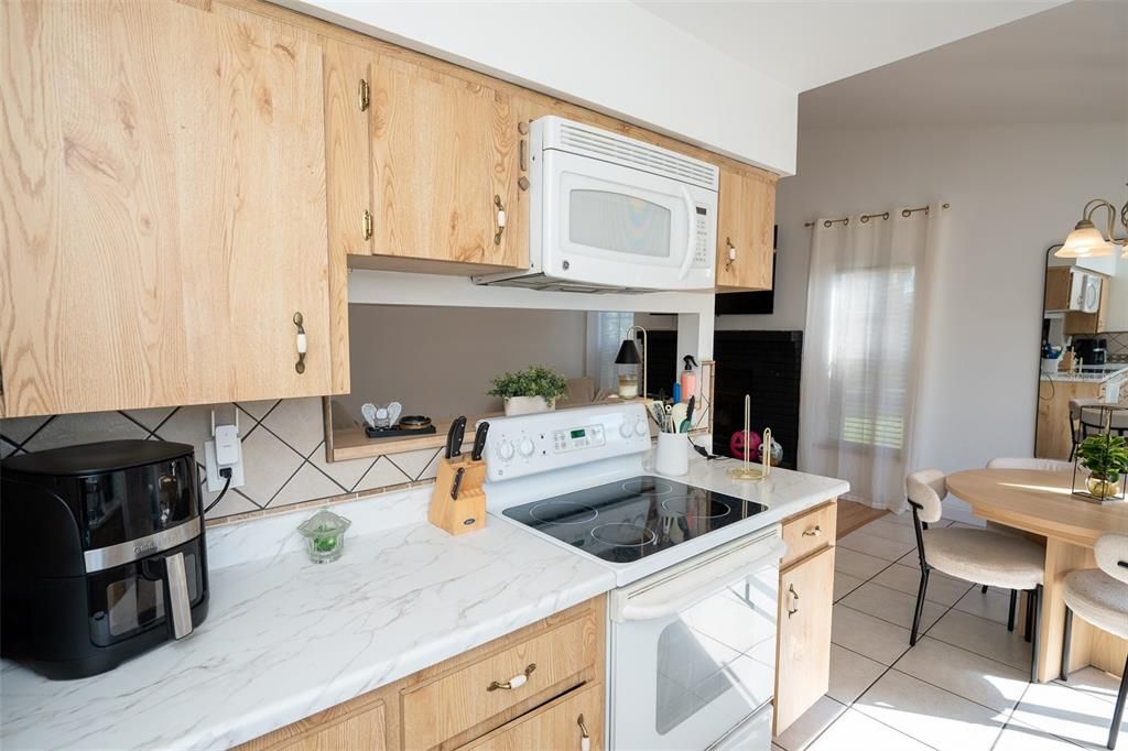 На продажу: $249,900 (3 спален, 3 ванн, 1012 Квадратных фут)
