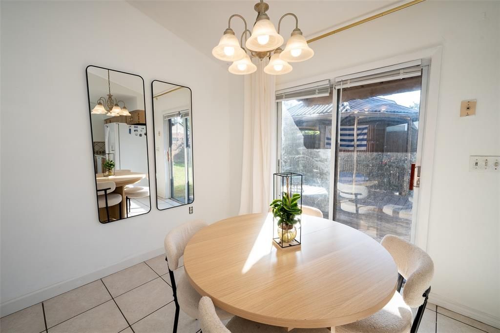 На продажу: $249,900 (3 спален, 3 ванн, 1012 Квадратных фут)