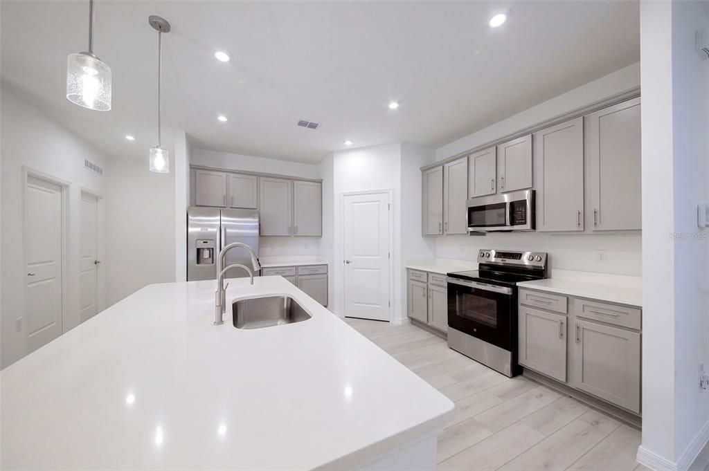 For Sale: $360,000 (3 beds, 2 baths, 2154 Square Feet)