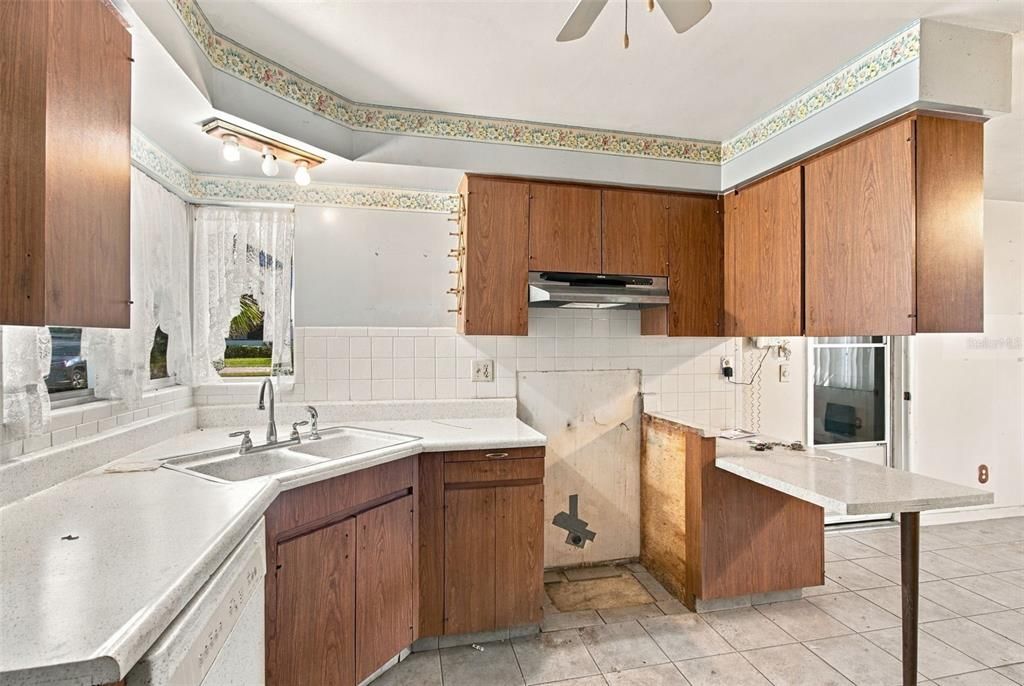 На продажу: $289,000 (2 спален, 2 ванн, 1254 Квадратных фут)