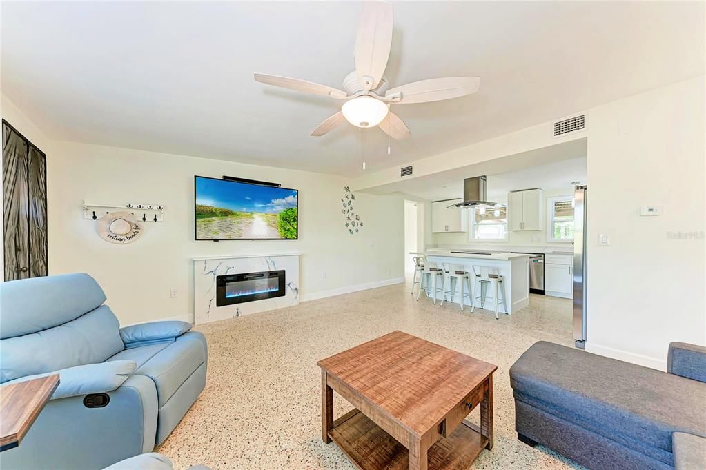 For Sale: $899,000 (3 beds, 2 baths, 1128 Square Feet)