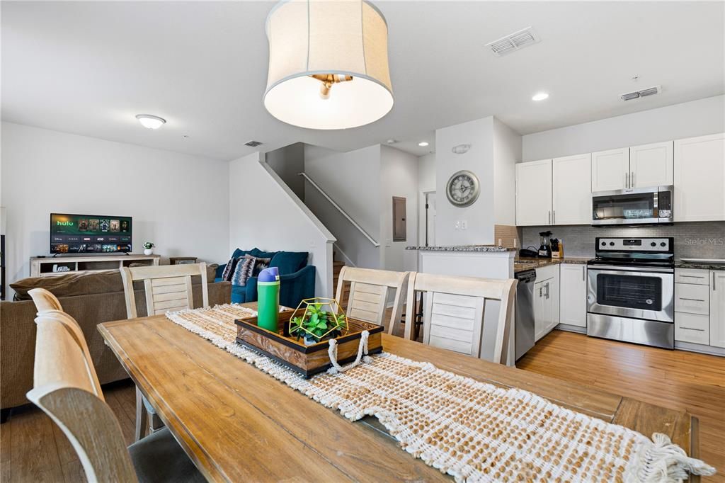 En Renta: $2,400 (4 camas, 3 baños, 1694 Pies cuadrados)
